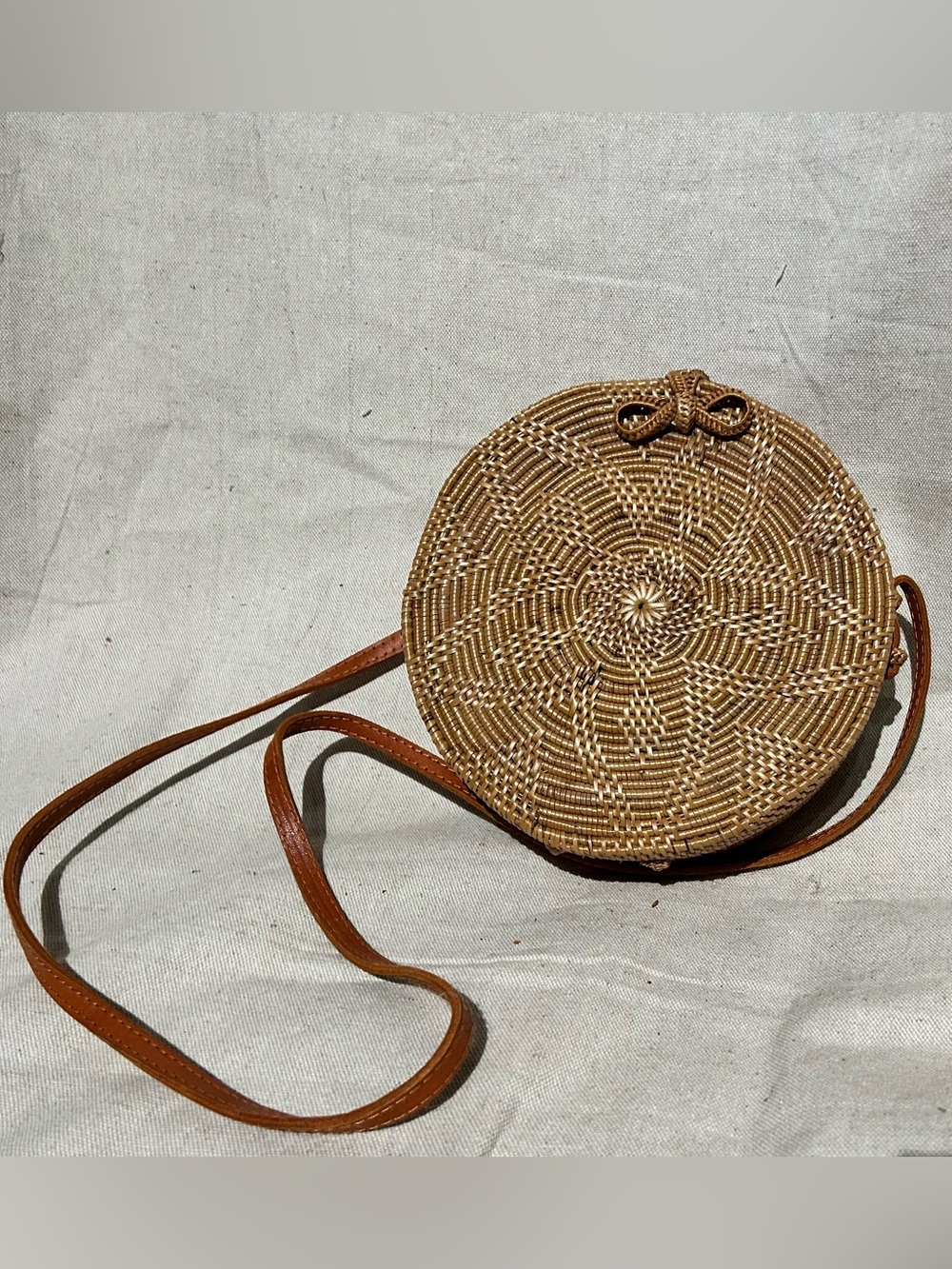 Round Woven Straw Crossbody Bag - Tan